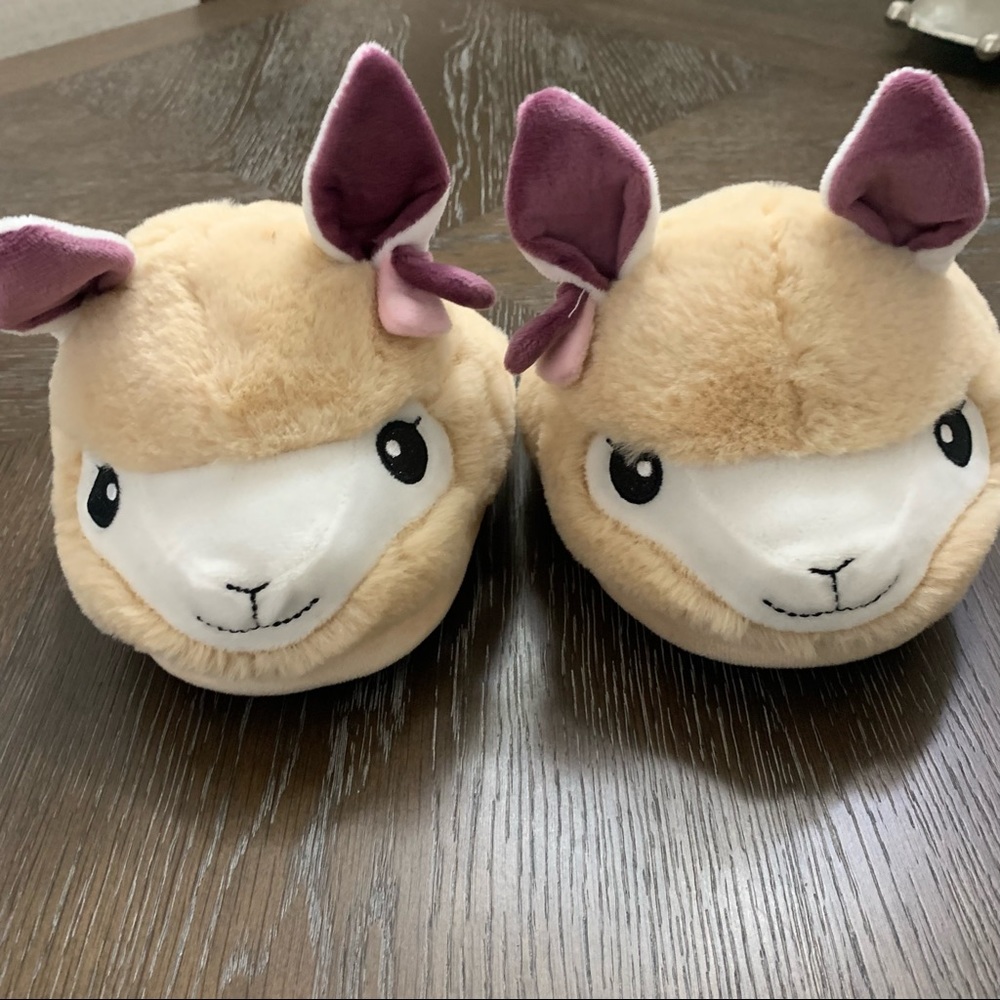 Cute and cuddly llama slippers women’s 5/6